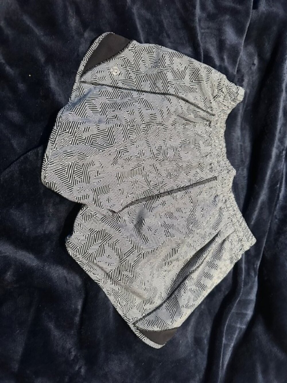 Lululemon Seawheeze Hotty Hot shorts size 6 tall